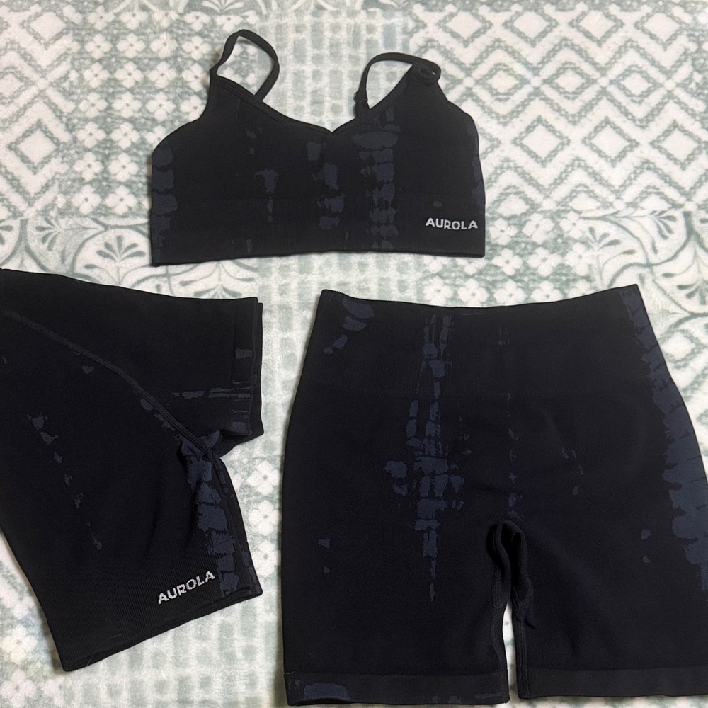 Aurola Women's Black Activewear Set - Bra & Shorts